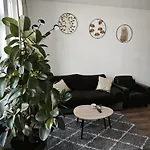 Welcome-renovated & Air-conditioned