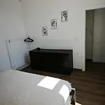 Welcome-renovated & Air-conditioned アパート