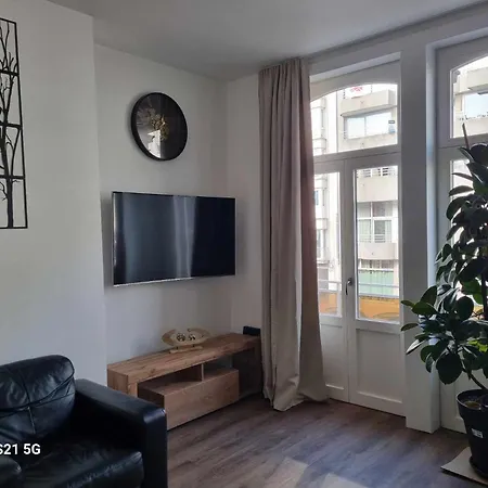 Welcome-renovated & Air-conditioned Apartamento