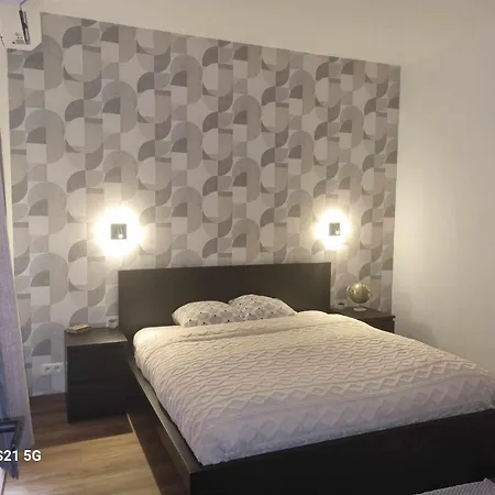 Welcome-renovated & Air-conditioned *