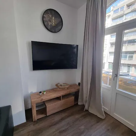 Welcome-renovated & Air-conditioned Apartment *