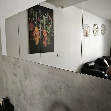 Welcome-renovated & Air-conditioned *