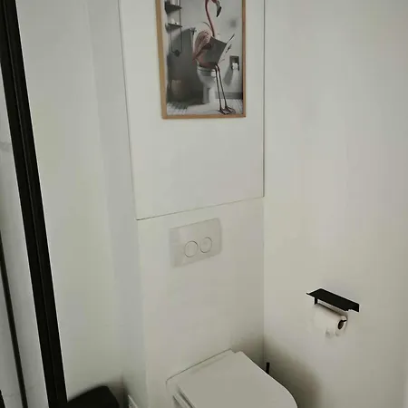 Welcome-renovated & Air-conditioned