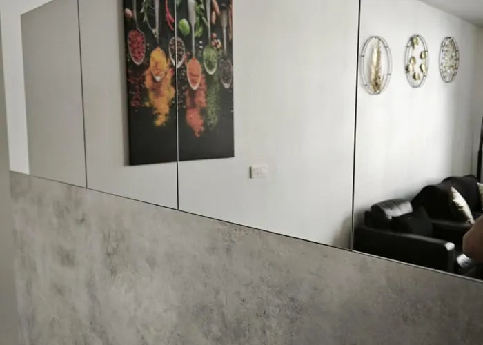 Welcome-renovated & Air-conditioned *